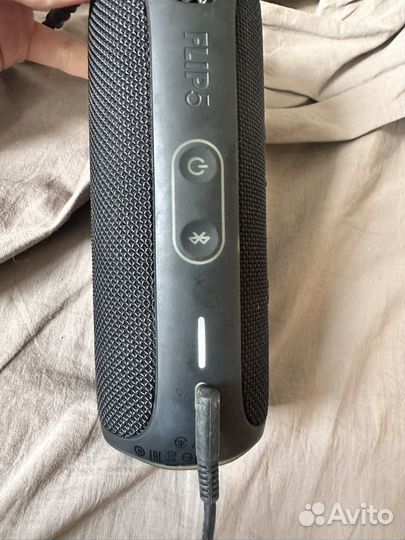 Колонка jbl flip 5 не включается