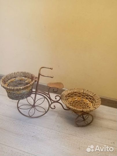 Подставка для цветов напольная металлическая