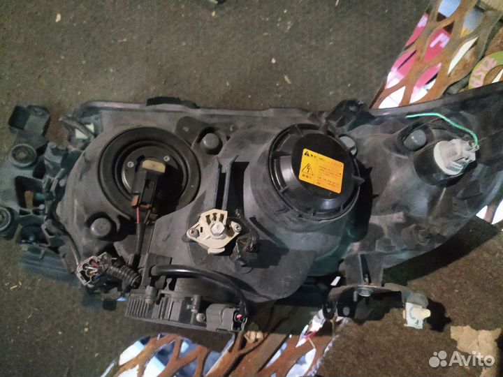 Фара правая Subaru Forester SG5