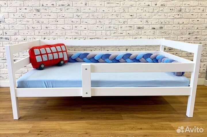 Кровать из массива