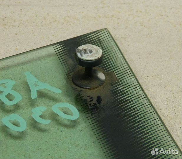 Стекло двери передней правой Audi 80 B3