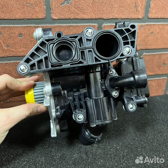 Термостат в сборе с помпой VAG