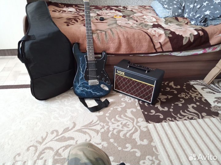 Электро гитара С комбоусилителем VOX pathfinder10
