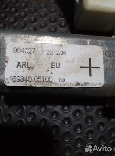 Стеклоподъемник задний левый Toyota Avensis