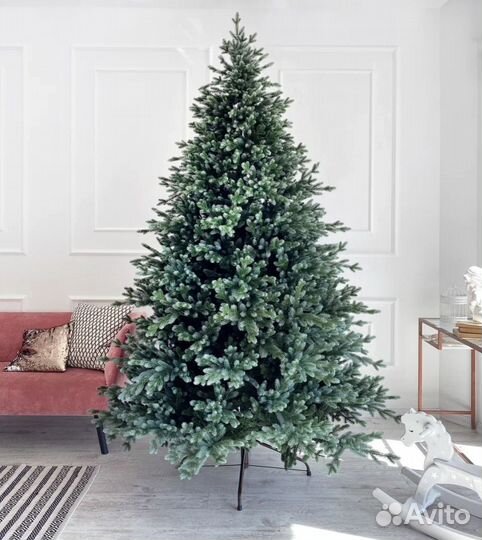 Ель искусственная с голубыми кончиками