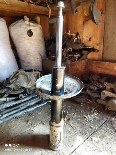 Стойка амортизатора