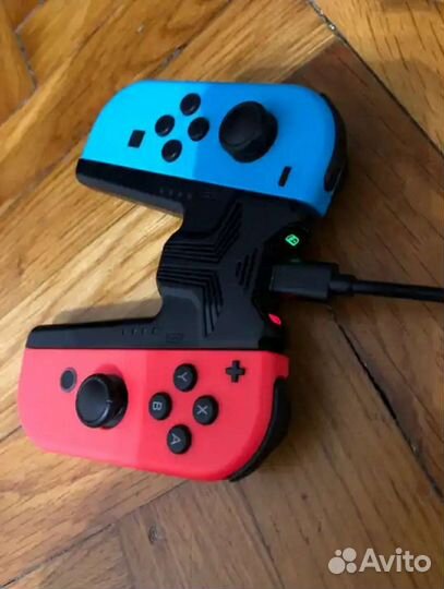 Подзарязающий держатель Joy Con/ Nintendo Switch