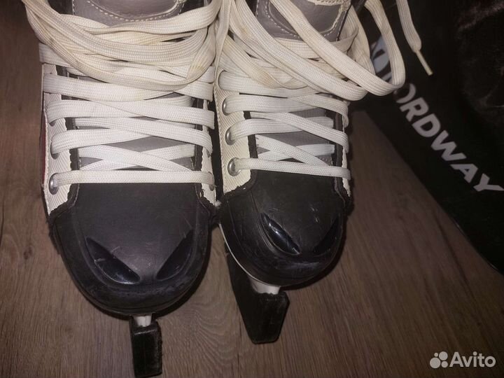 Щитки и коньки 38 размер