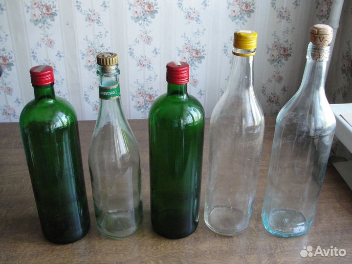 Винные бутылки, мерная бутылочка