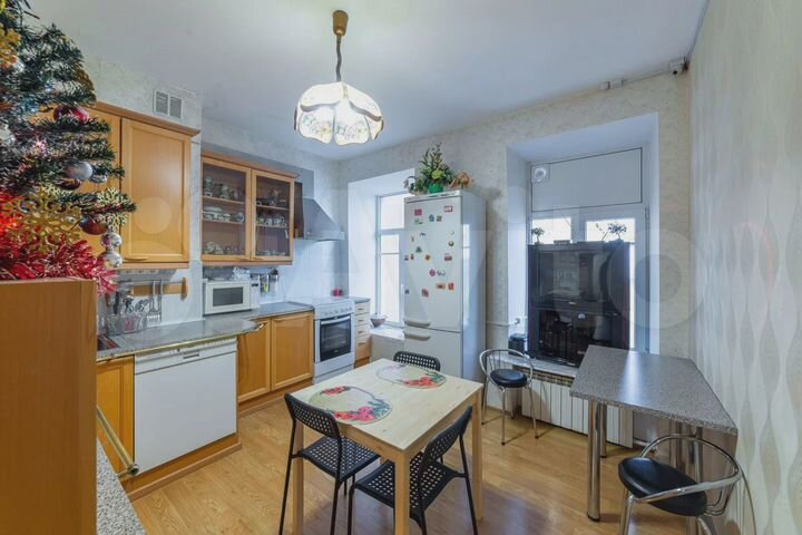 Комната 13 м² в 9-к., 6/6 эт.