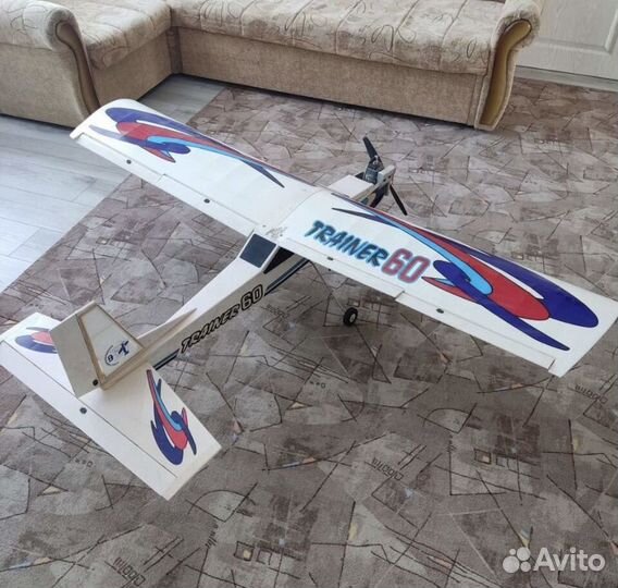 Радиоуправляемый самолет-тренер без двс