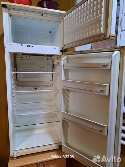 Два холодильника Nord и Stinol