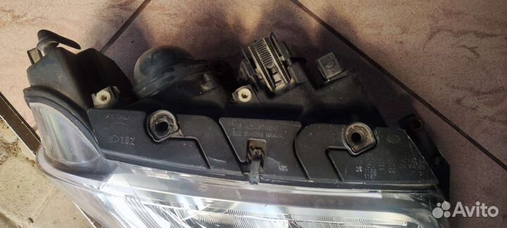 Фара правая VW Passat b5