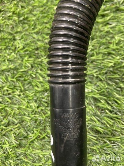 Патрубок воздушного фильтра Volkswagen Passat B6