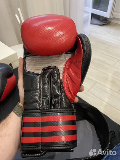 Боксерские перчатки Adidas ориганал 10oz