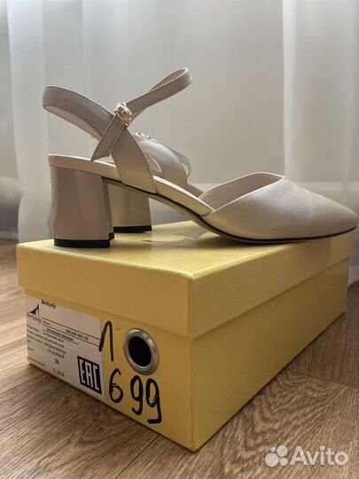 Босоножки 38