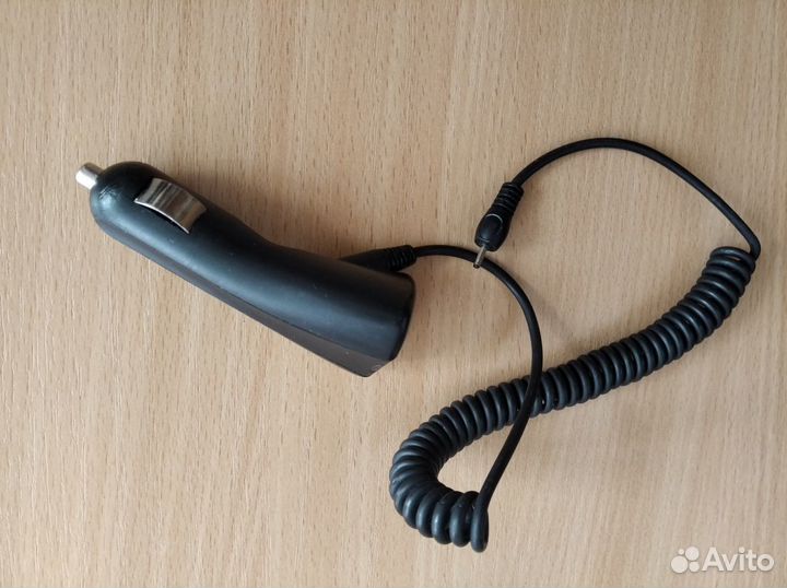 Автомобильное зарядное устройство для телефона