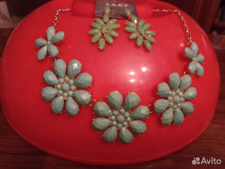 Комплект колье и серьги производитель Гонконг