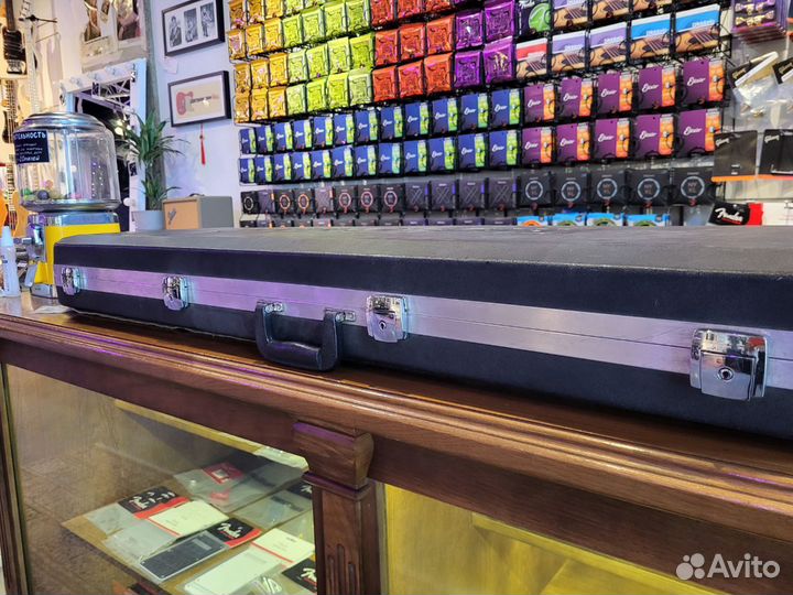 Music Man кейс для бас-гитары