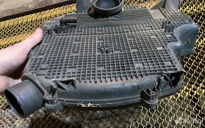 Корпус воздушного фильтра Renault Logan 1.4