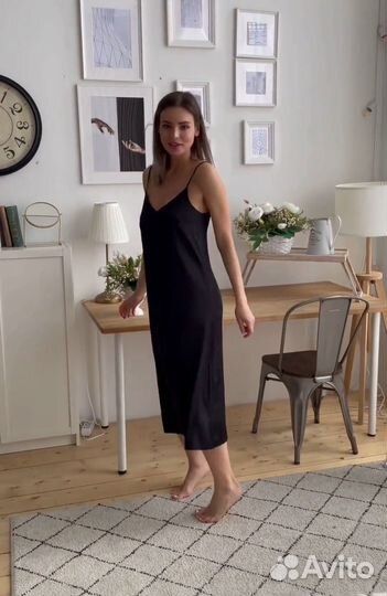 Платье на бретелях 44