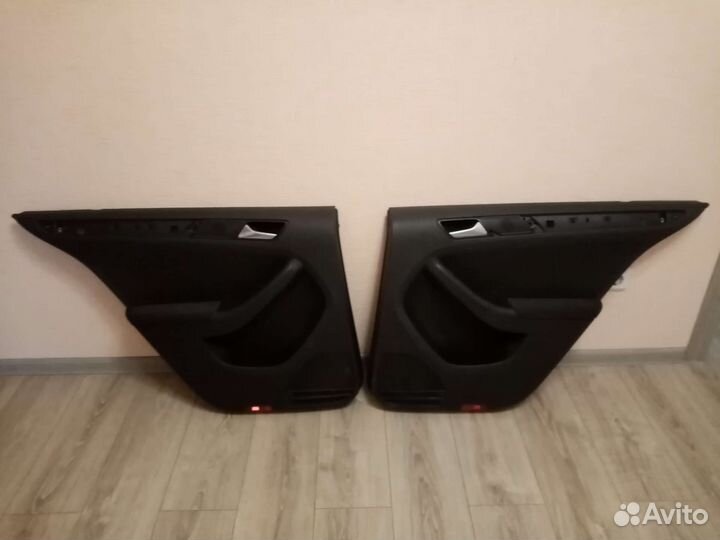 Обшивка зад. дверей фольксваген джетта 6