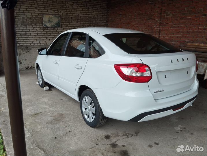 LADA Granta 1.6 МТ, 2023, 104 км