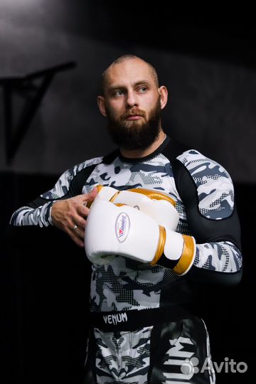 Боксерские перчатки Winning white gold