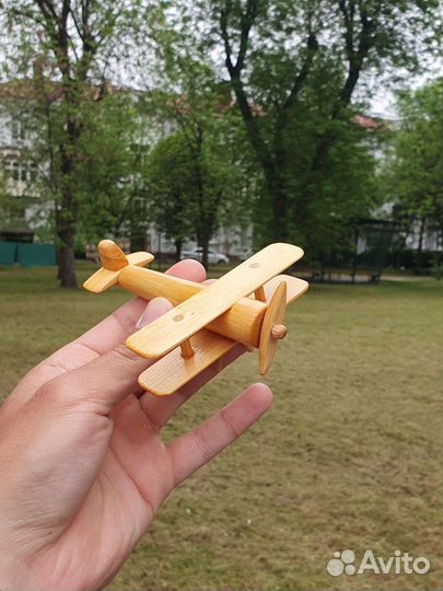 Самолётик из дерева