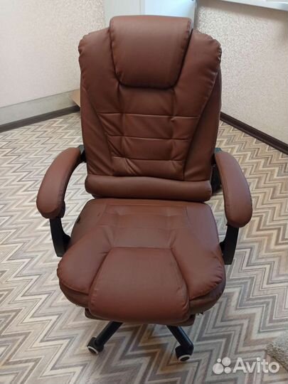 Офисное кожаное кресло руководителя