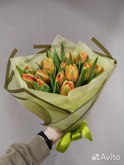Букет из 15 оранжевых пионовидных тюльпанов