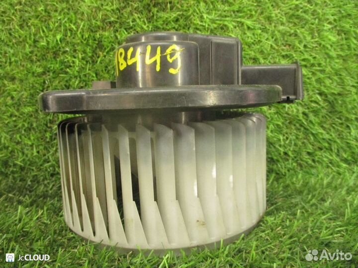 Мотор печки на toyota isis ANM10W 1AZ-FSE