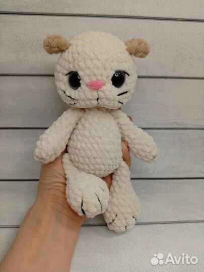 Вязанный котенок