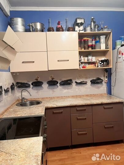 Кухонный гарнитур с плитой,фартуком и доп.шкафом