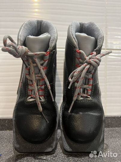 Лыжные ботинки размеры 33, 35, 37