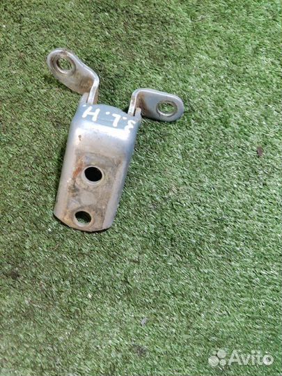 Петля двери задняя левая Toyota Corolla E120