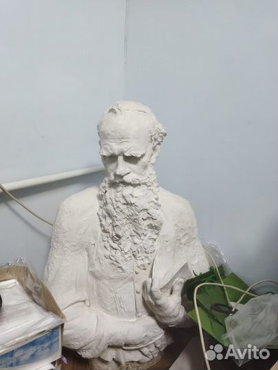 Бюст Толстого