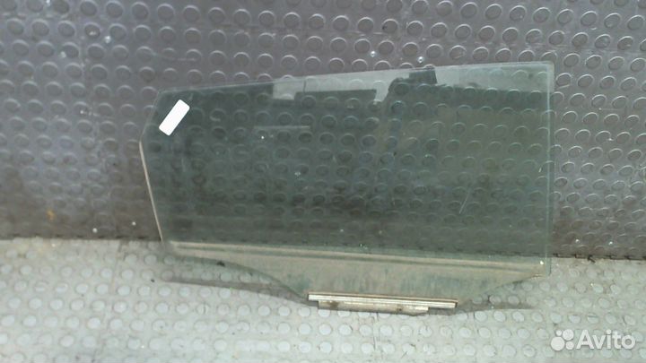 Стекло боковой двери Pontiac Vibe 2, 2010