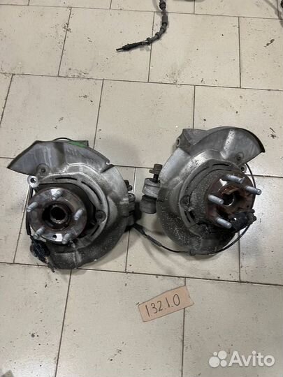 Кулак поворотный передний Discovery sport l550