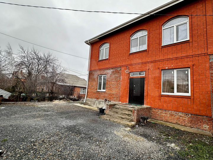 Дом 230 м² на участке 3,9 сот.