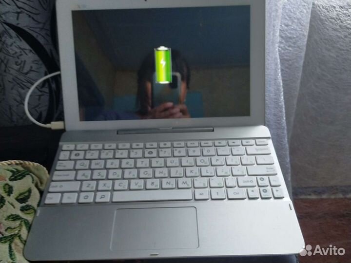 Продам нетбук
