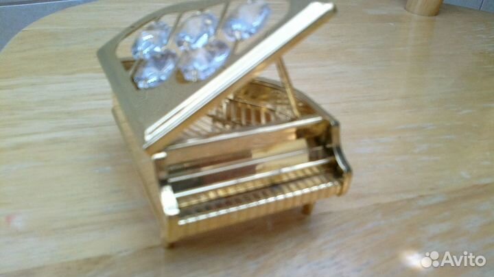 Сувенир рояль производство Swarovski новый