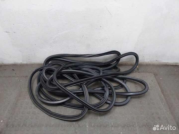 Уплотнитель Volkswagen Jetta 6, 2017