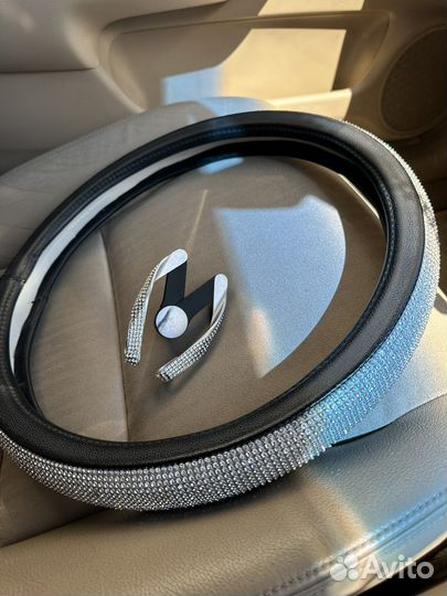 Оплетка на руль со стразами