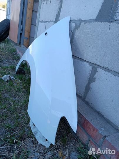 Продам крыло Logan 2