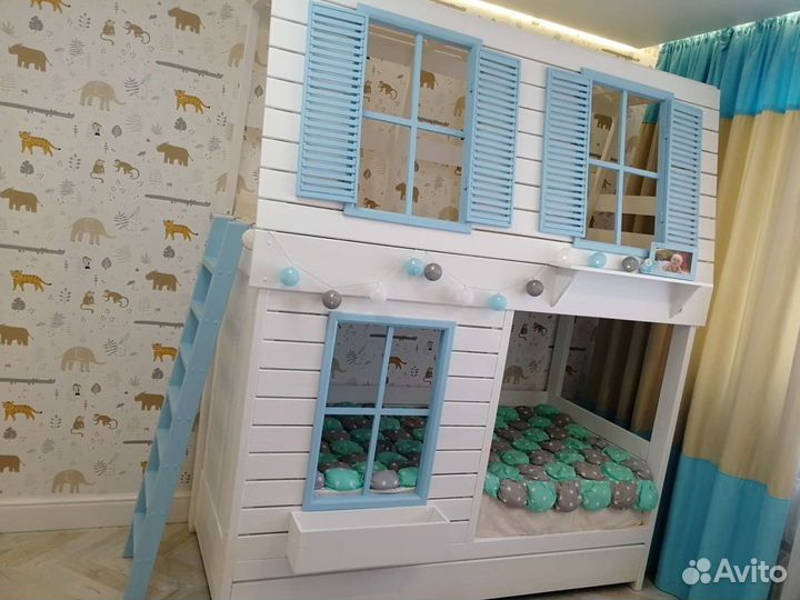 Двухэтажная детская кровать домик