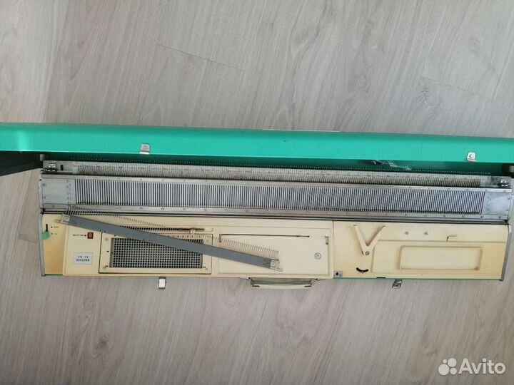 Двухфонтурная вязальная машина brother kh-800