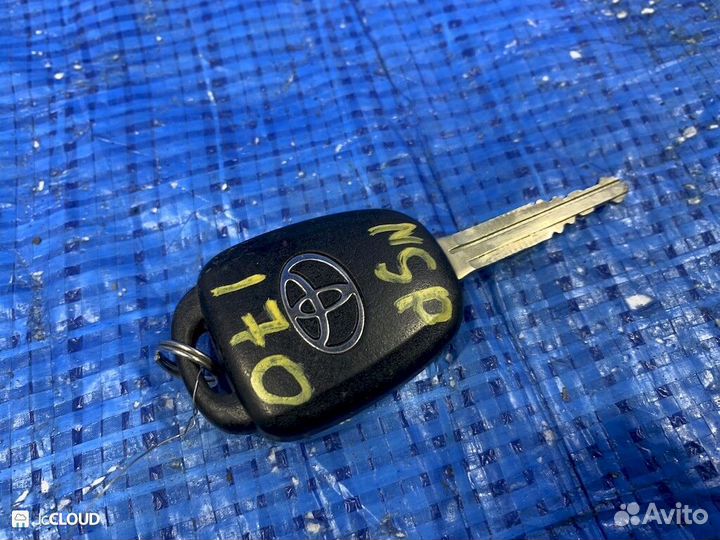 Ключ зажигания на toyota sienta NSP170 2nrfke