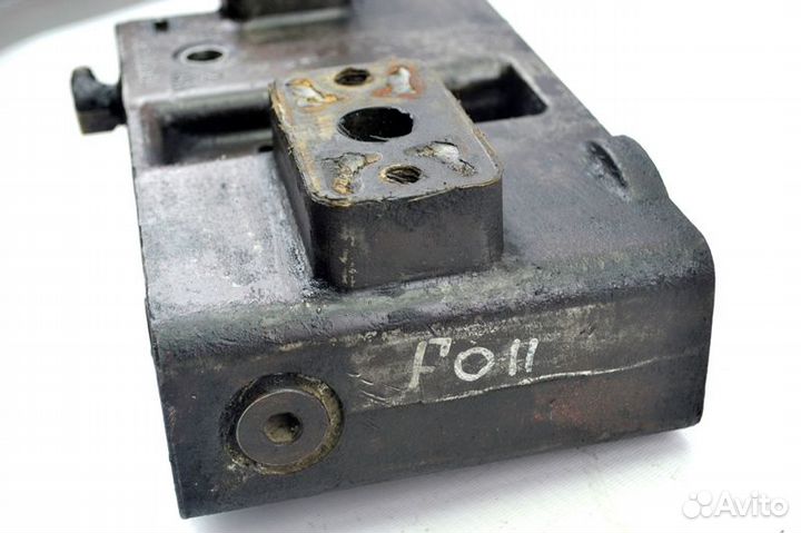 Кронштейн масляного фильтра international 9800