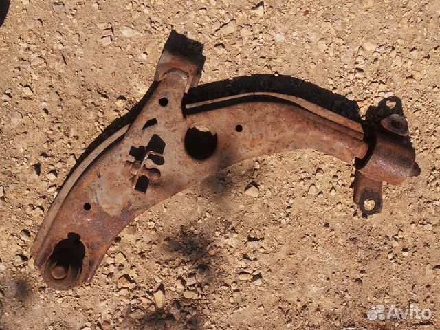 Рычаг левый Mazda 626